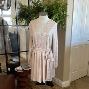 *BRAND NEW* Elegant Cream Long Sleeve Dress